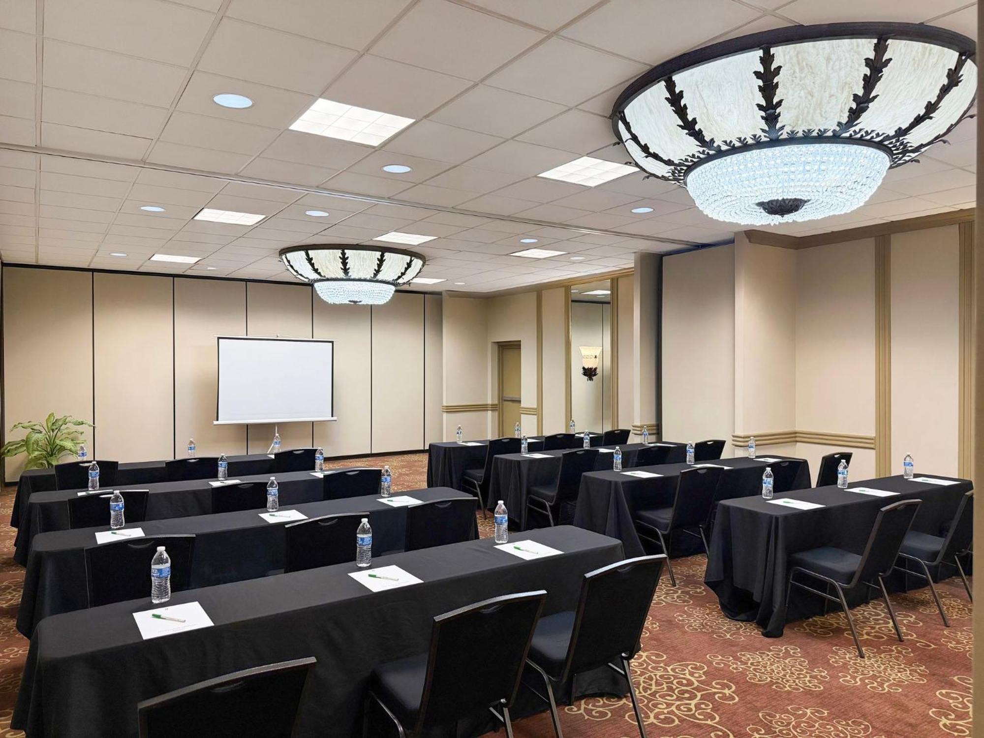 Holiday Inn South Plainfield-Piscataway By Ihg Eksteriør bilde